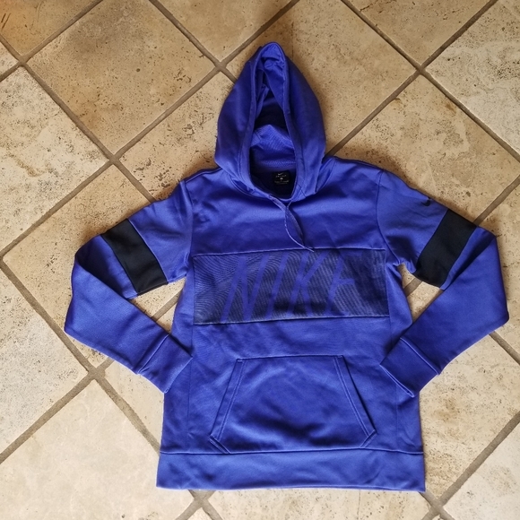 Nike Tops - Nike Hoodie